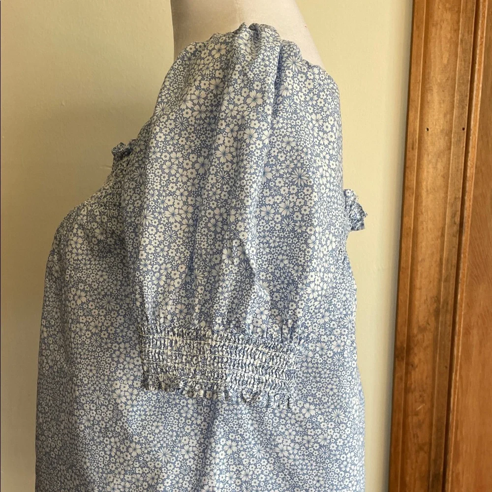 J. CREW Liberty Jacqueline Fabric Blue White Floral Puff Sleeve Smocked Blouse M